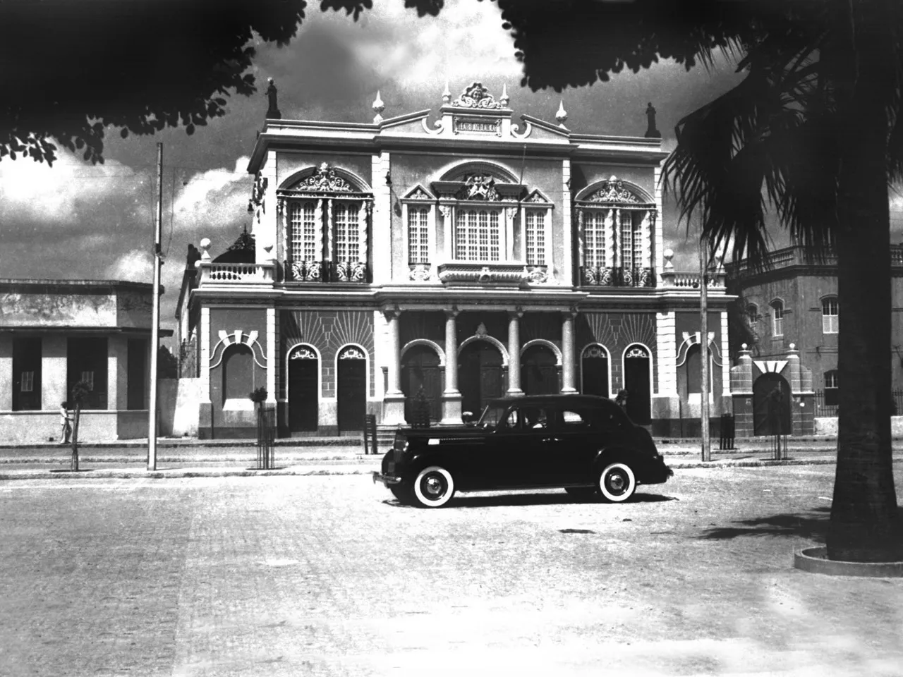 Theatro José de Alencar na década de 1930, vinte anos após sua inauguração.