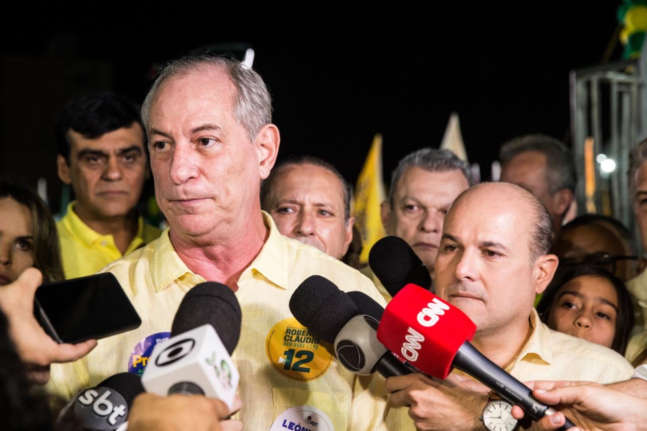 Em pronunciamento Ciro Gomes pede algumas horas para conversar