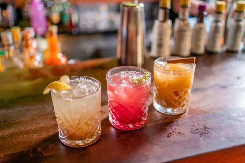 Drinks sem álcool do Aconchego são produzidos com insumos locais