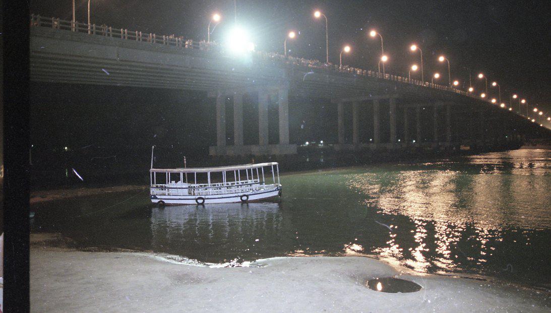 Ponte da Barra do Ceará em 1997, durante teste das luzes para inauguração