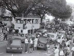 Imagem de reunião de eleitores no Ceará, na década de 1990