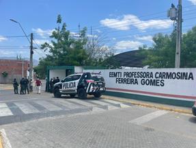 Escola de Ensino Médio de Tempo Integral Professora Carmosina Ferreira Gomes, em Sobral