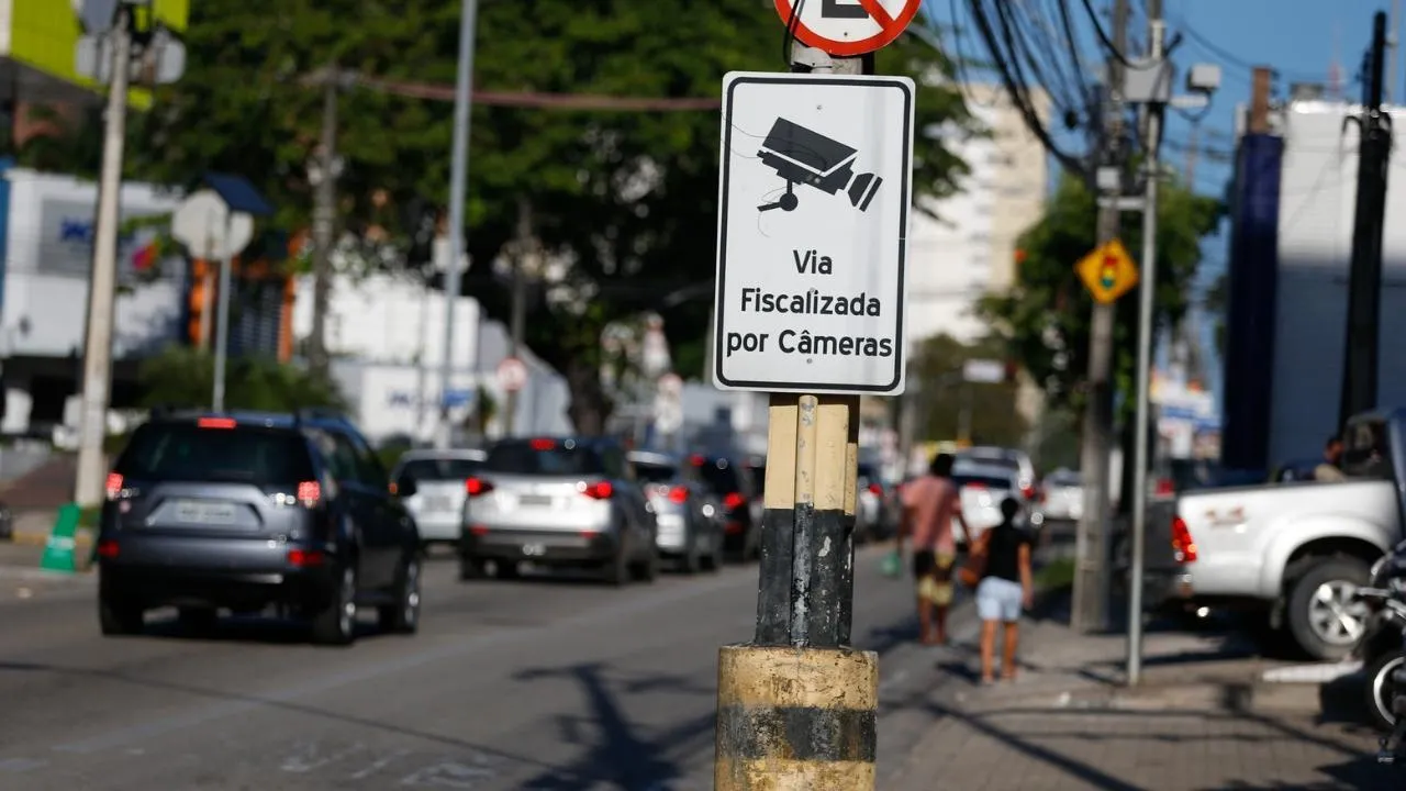 Videomonitoramento é uma das formas de flagrar infrações de trânsito no Ceará