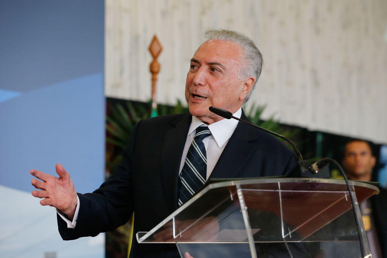 michel temer fala ao microfone