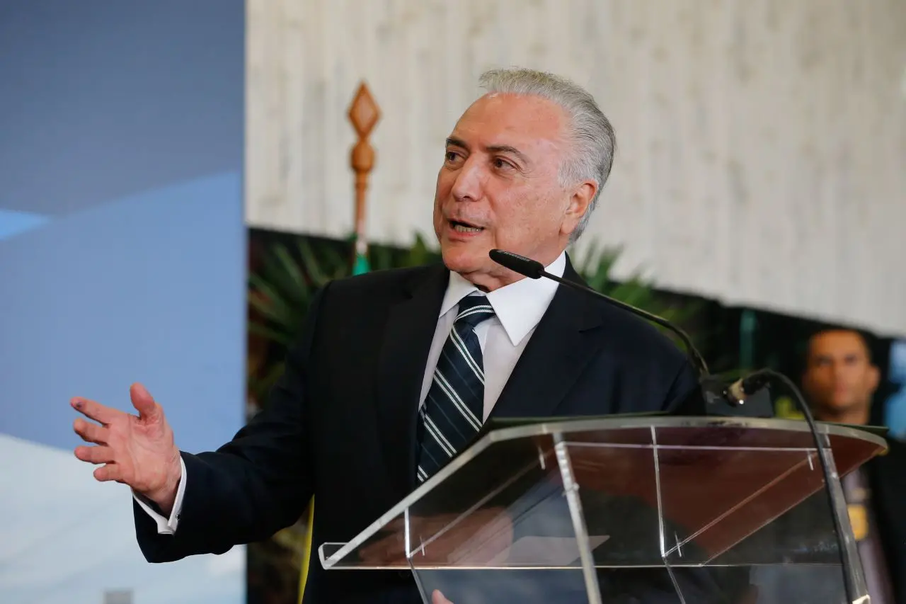 michel temer fala ao microfone