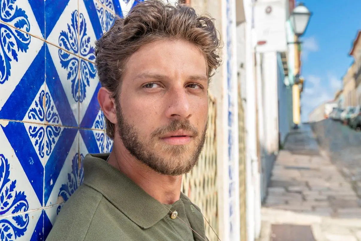 Chay Suede em Travessia