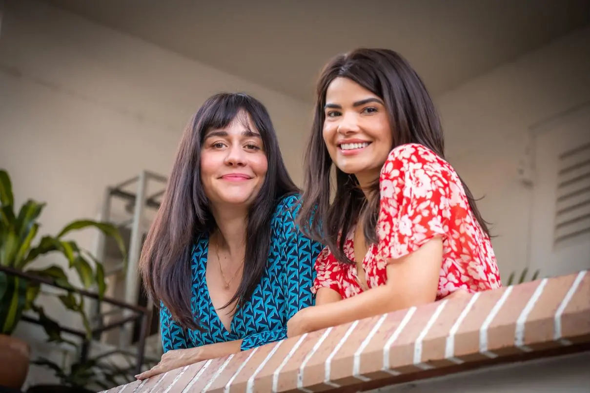 Leonor (Vanessa Giácomo) e Guida (Alessandra Negrini) em Travessia
