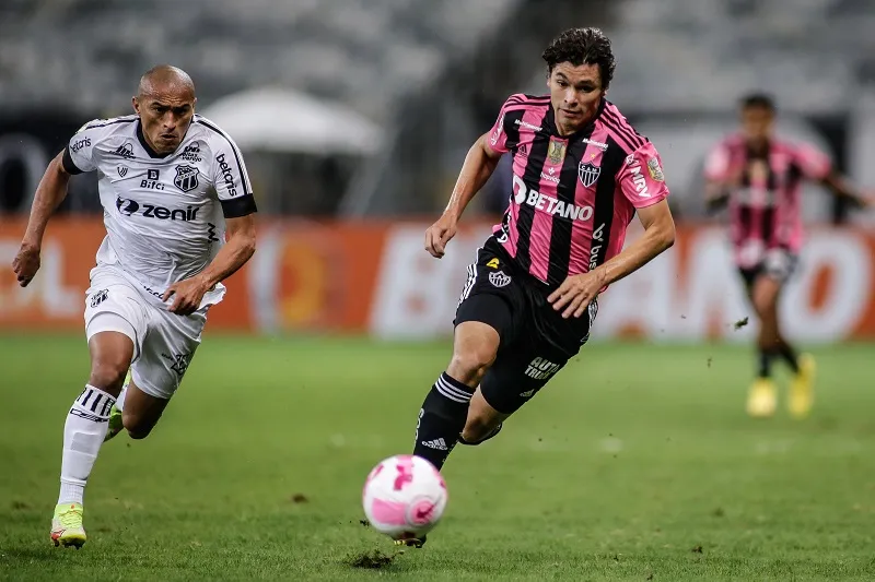 Ceará e Atlético se enfrentam no Mineirão.
