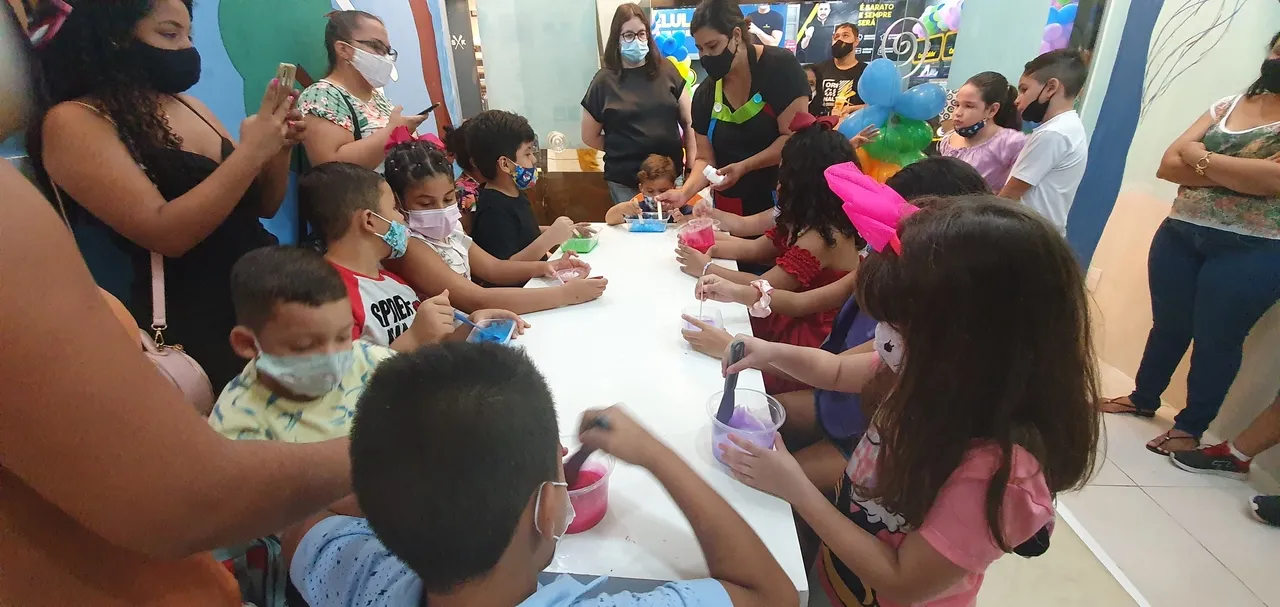 Oficina de slime acontece no Shopping Benfica