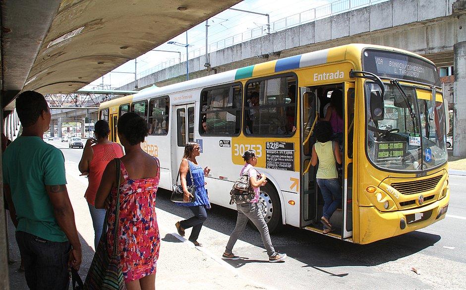 Paralisação de ônibus em Salvador faz prefeitura realizar operação