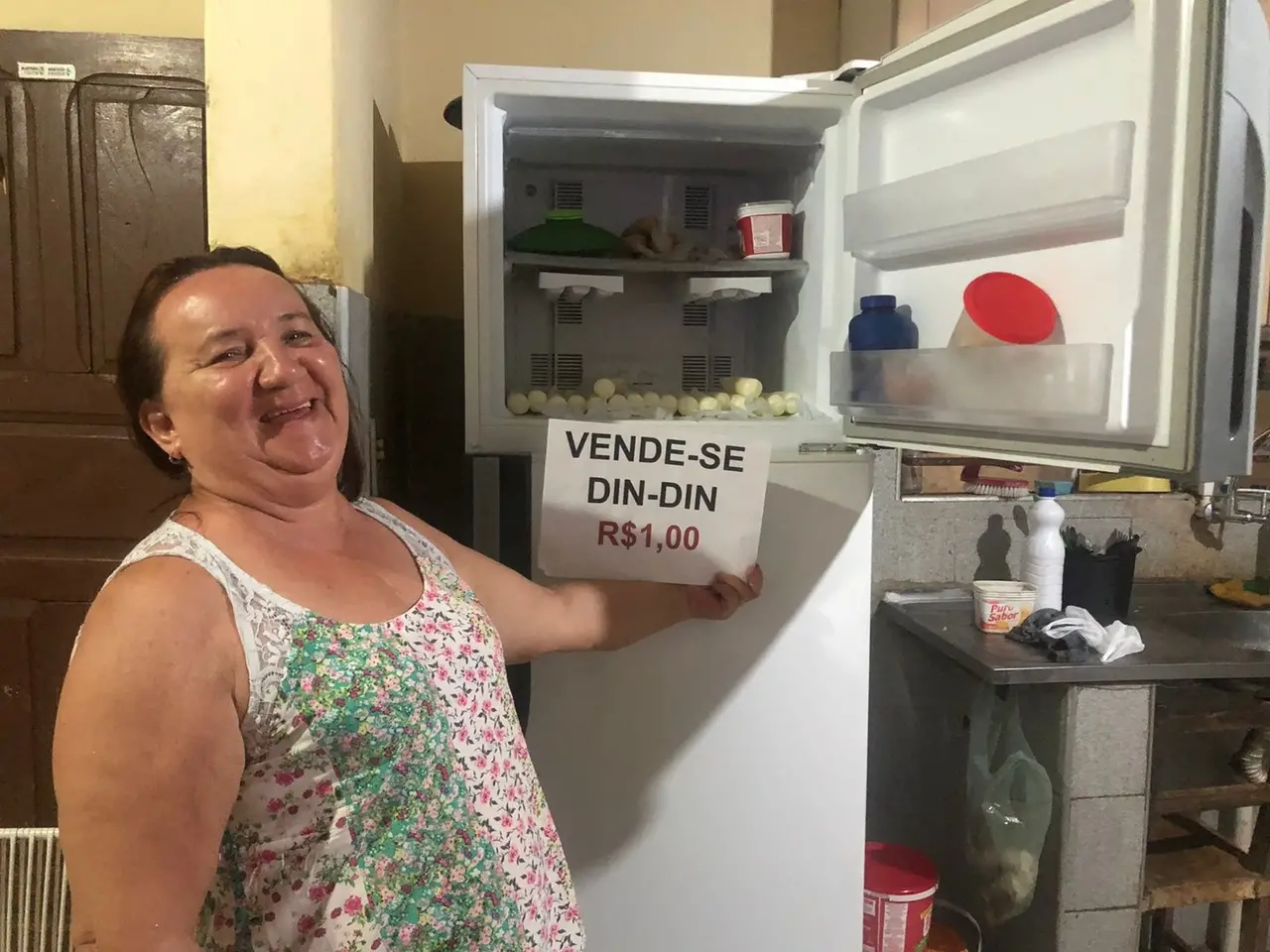 Maninha vende dindim no interior do Ceará