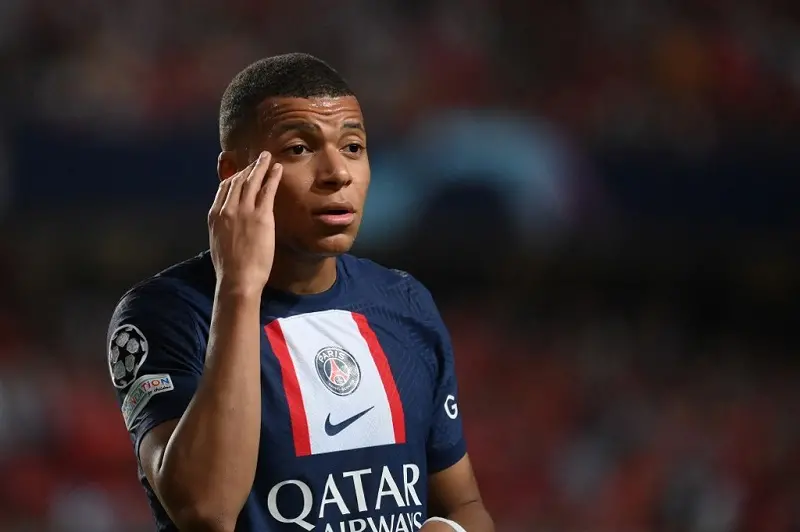 Imagem da notícia: Mbappé planeja deixar PSG em janeiro, diz jornal espanhol