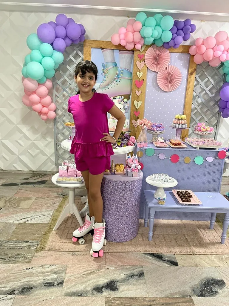Para comemorar os 9 anos, Letícia escolheu o tema de patins