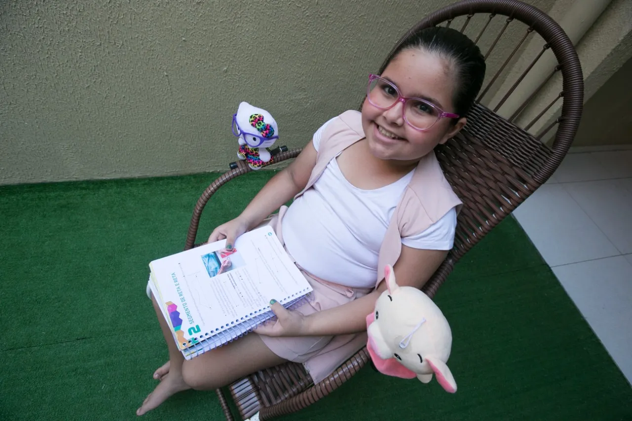 Luiza (9) prefere guardar o dinheiro que ganha para situações que precisar futuramente