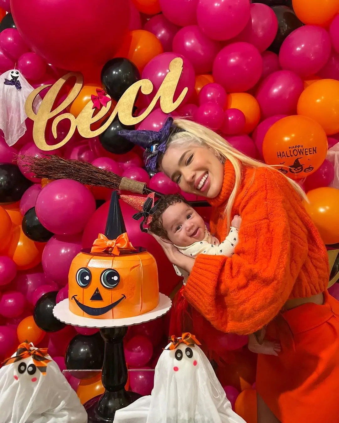 cecília filha de karoline lima com éder militão comemorando o aniversário de mês com a mãe