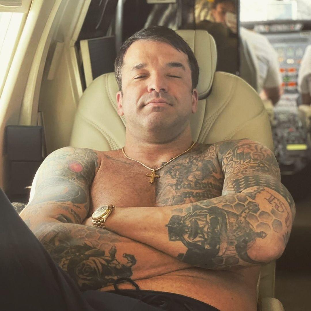 Thiago Brennand em um jatinho