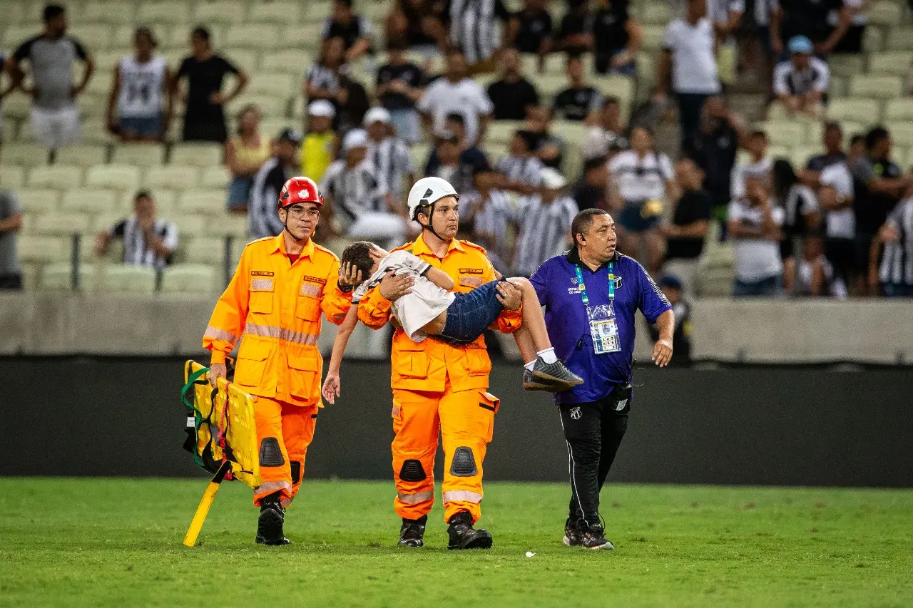Crianças passaram momentos de terror durante a confusão