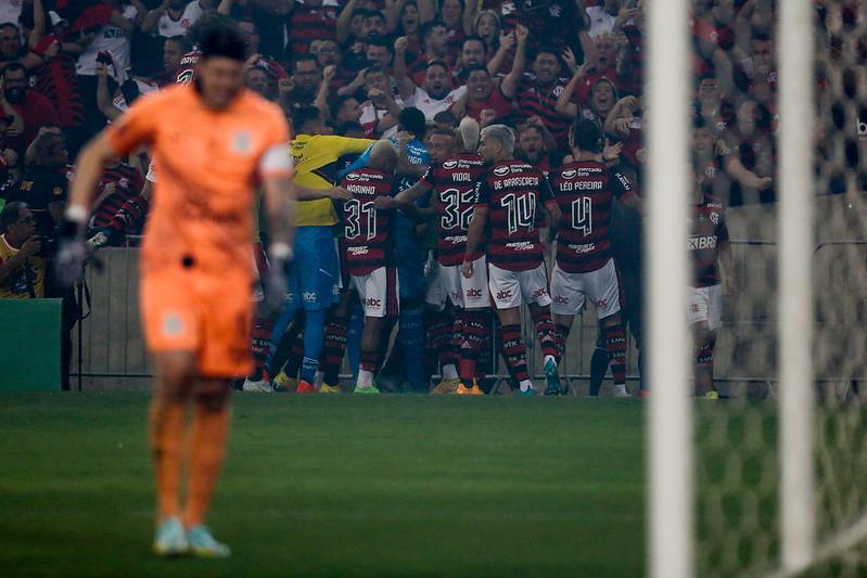 Nos pênaltis, Flamengo derrota Corinthians e fatura Copa do Brasil - Folha  PE