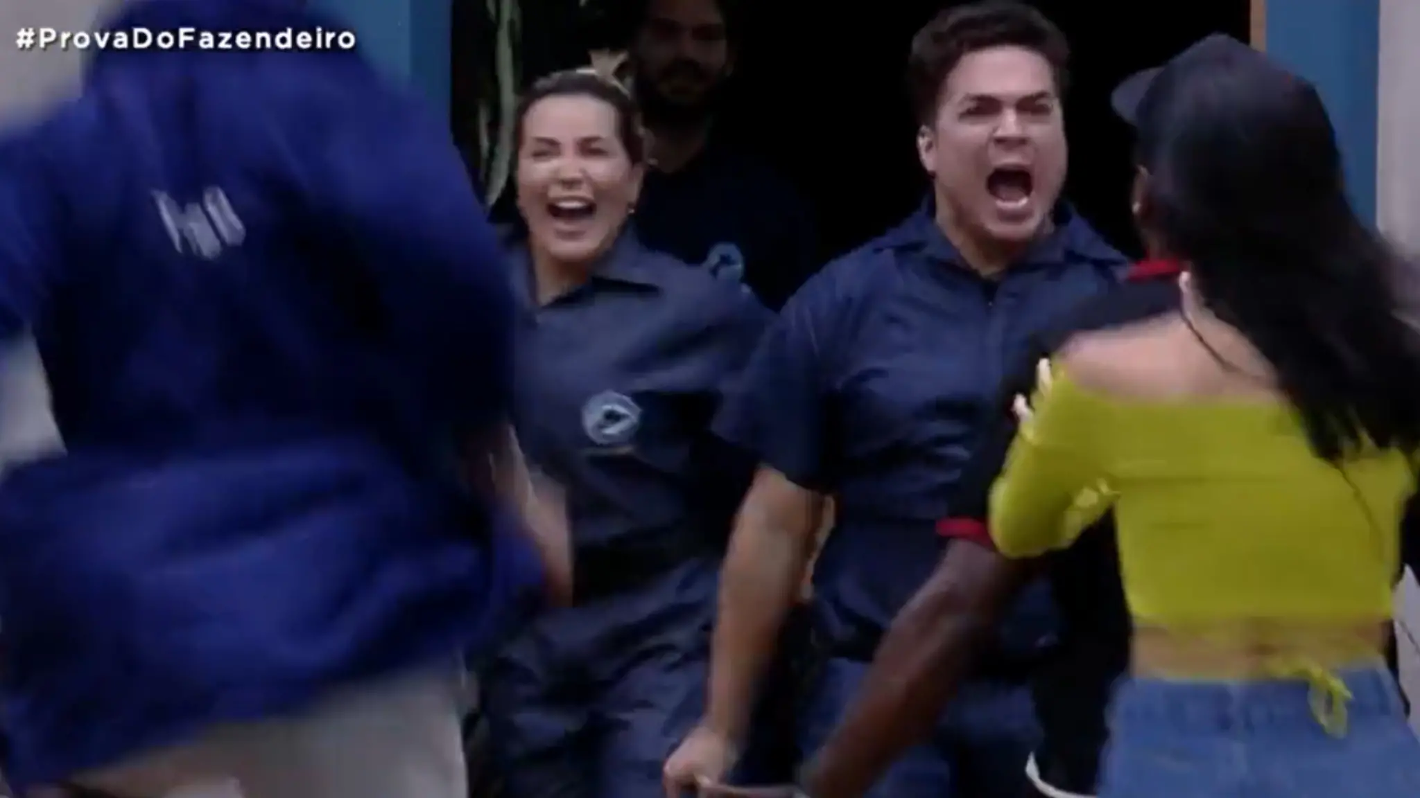 Peões retornam a sede de A Fazenda após participarem de prova de fazendeiro, em 19 de outubro de 2022