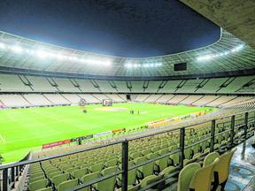 Imagem mostra estádio de futebol vazio