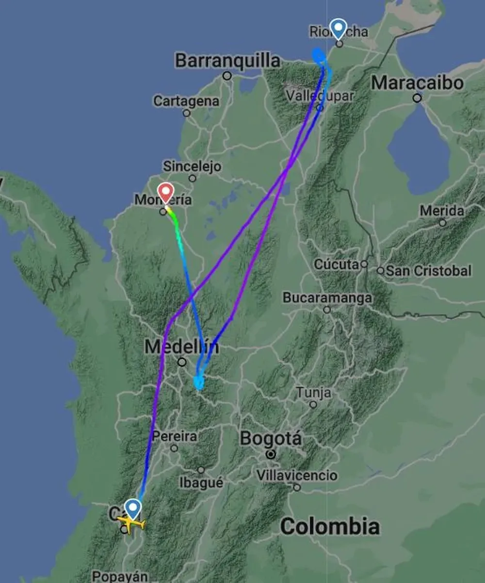 Trajetória do Airbus mostra que piloto tentou pousar em Riohacha e depois em Medellín. Sem sucesso, voo foi desviado para Montería, onde aterrissou
