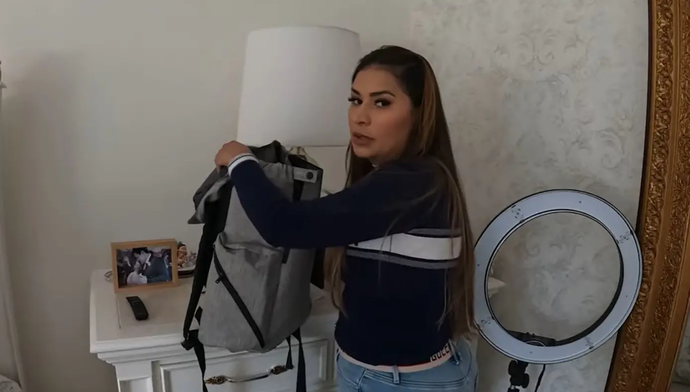 Cantora revelou situação em vídeo no YouTube