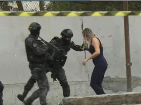 Os criminosos fizeram o casal refém na Estrada do Sabão, na Zona Norte de São Paulo