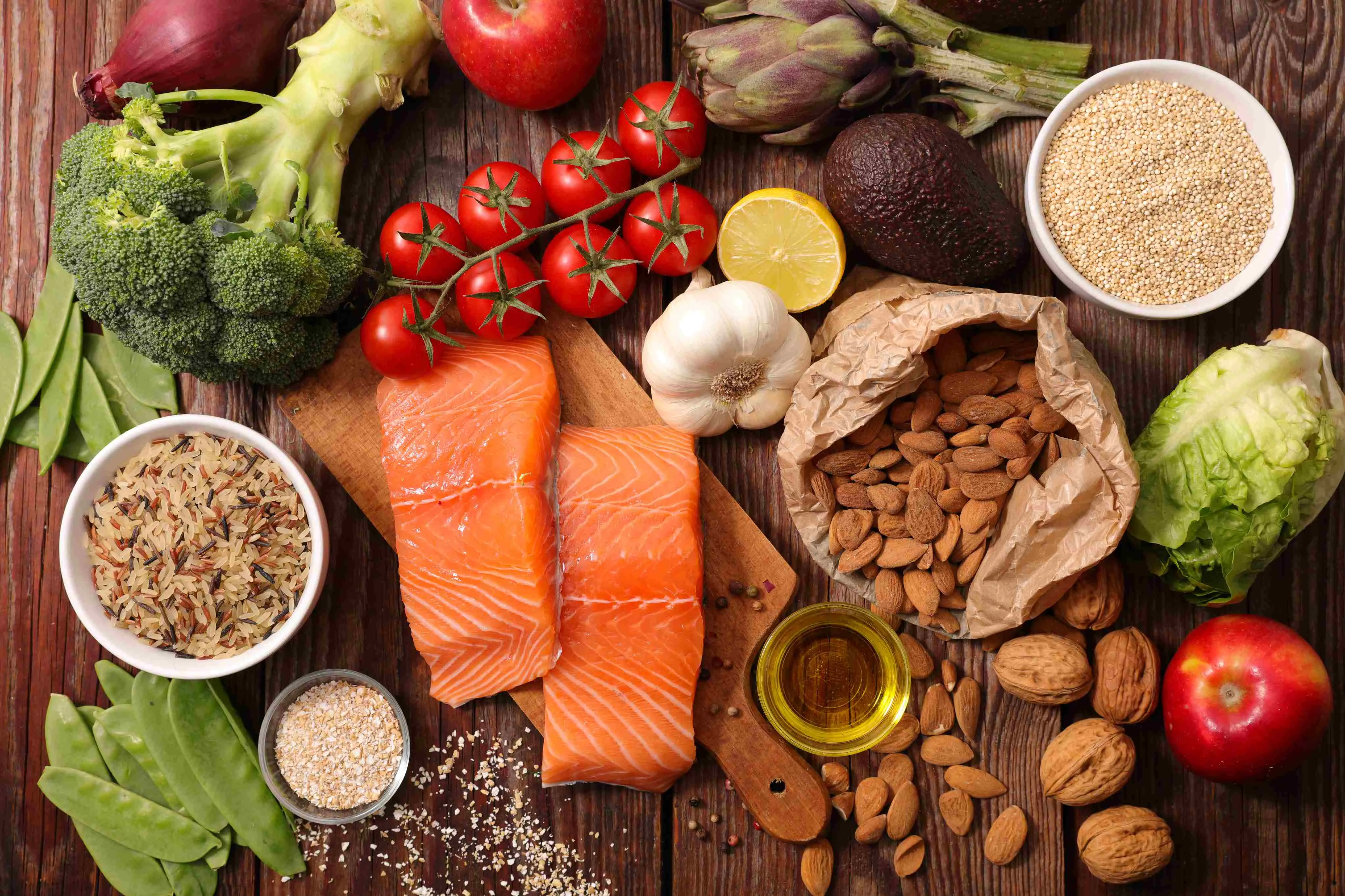 É preciso manter uma alimentação saudável para evitar gordura no fígado
