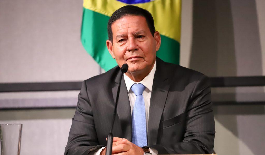 Hamilton Mourão vem a Fortaleza em meio a críticas contra o presidente