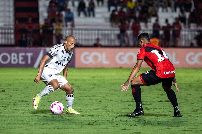 Imagem mostra jogadores de futebol