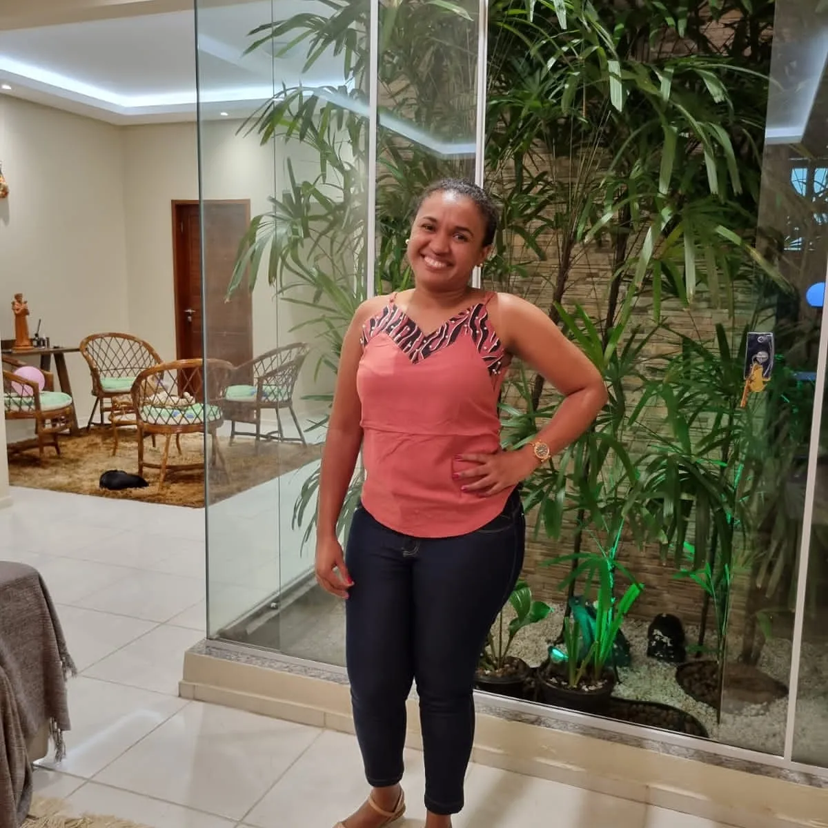 Silvana Xavier, hoje com 35 anos, diz ter recebido uma graça divina quando sofreu acidente de carro há 12 anos