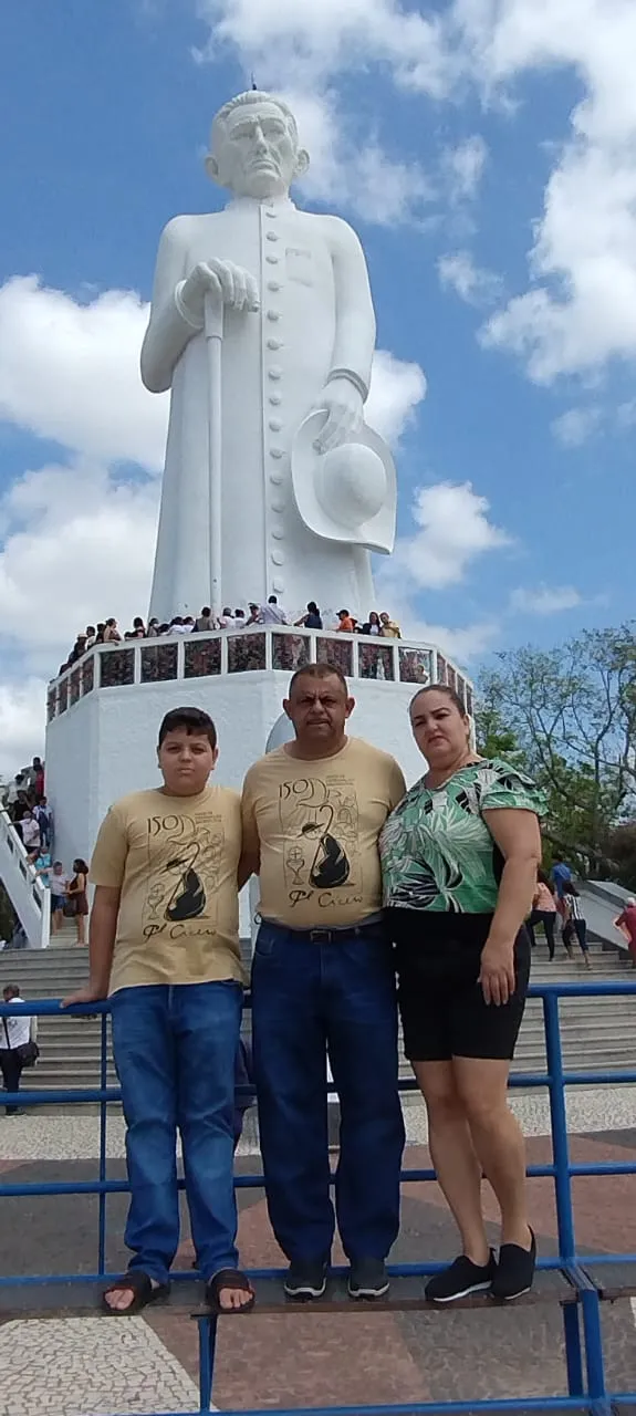 Todo dia 20 de cada mês, Antônio visita Juazeiro do Norte com parte de sua família
