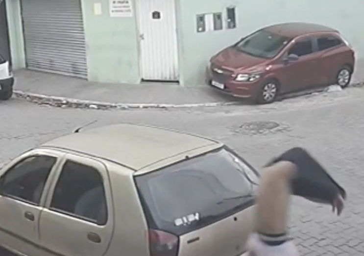 Imagem mostra Luis Fernando da Silva fugindo após supostamente matar a esposa