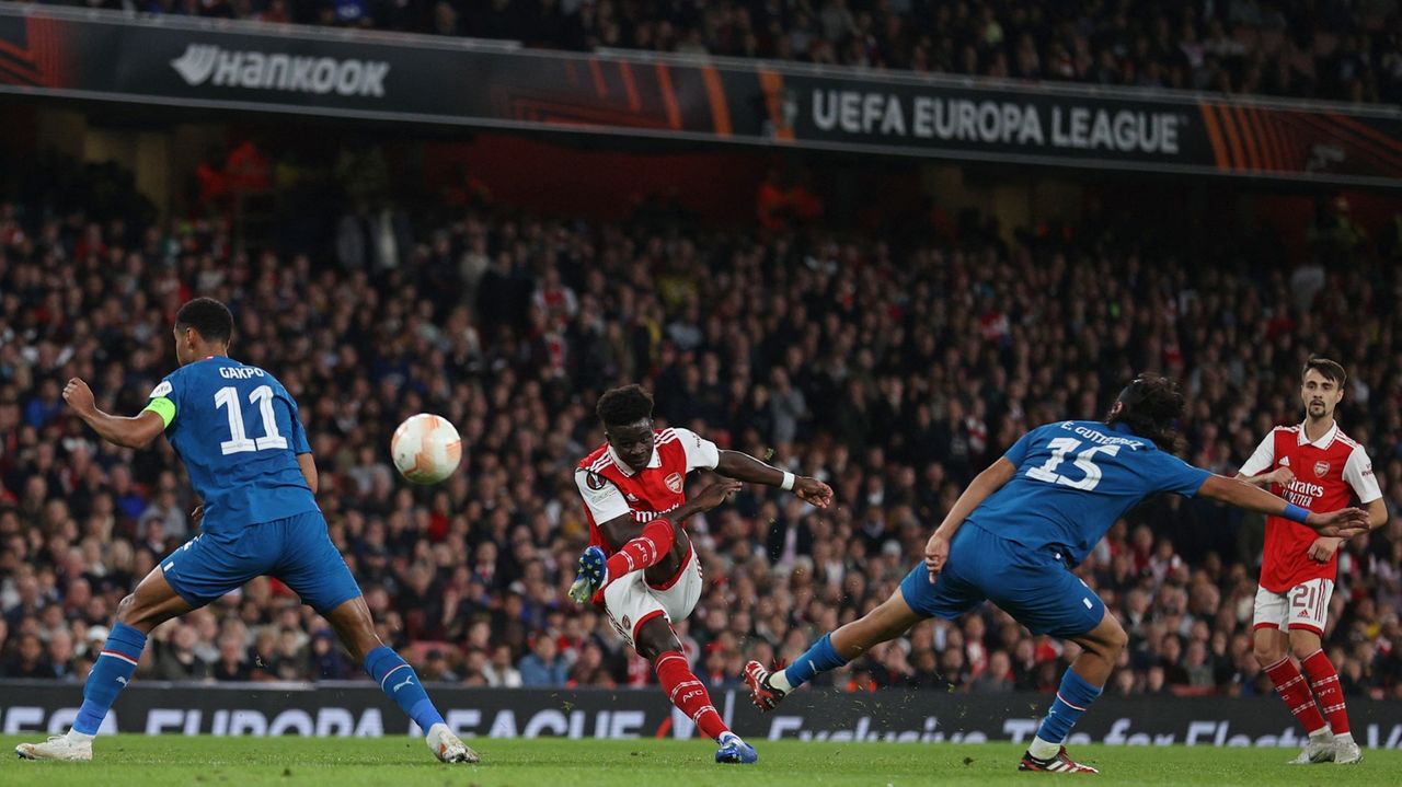 Arsenal bate PSV e garante classificação na Liga Europa