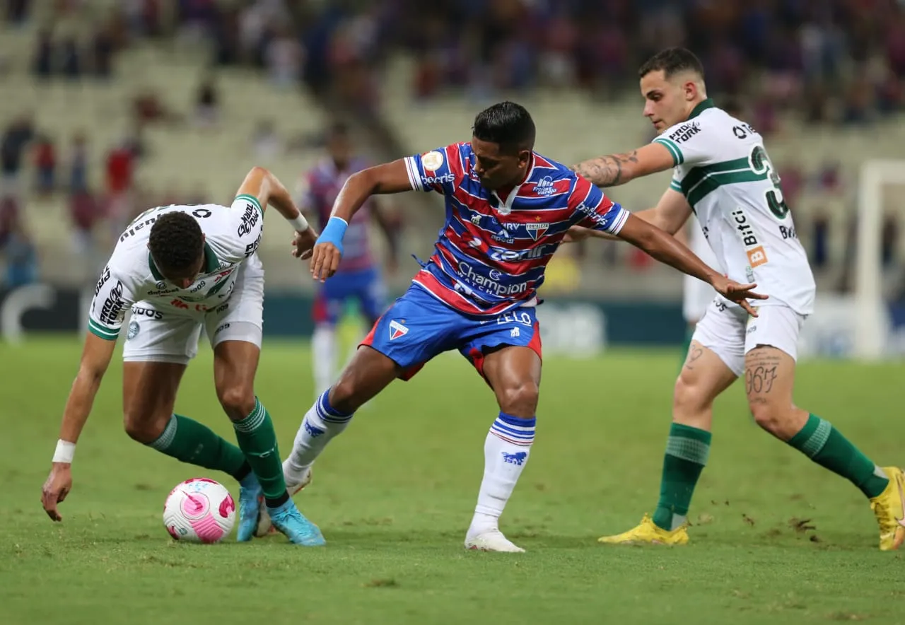 O Leão fez jogo intenso contra o Coxa e venceu bem no Castelão