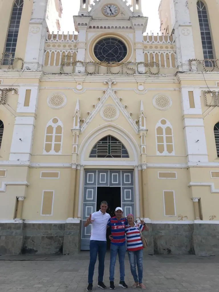 Vojvoda visitou a Basílica de São Franciso.