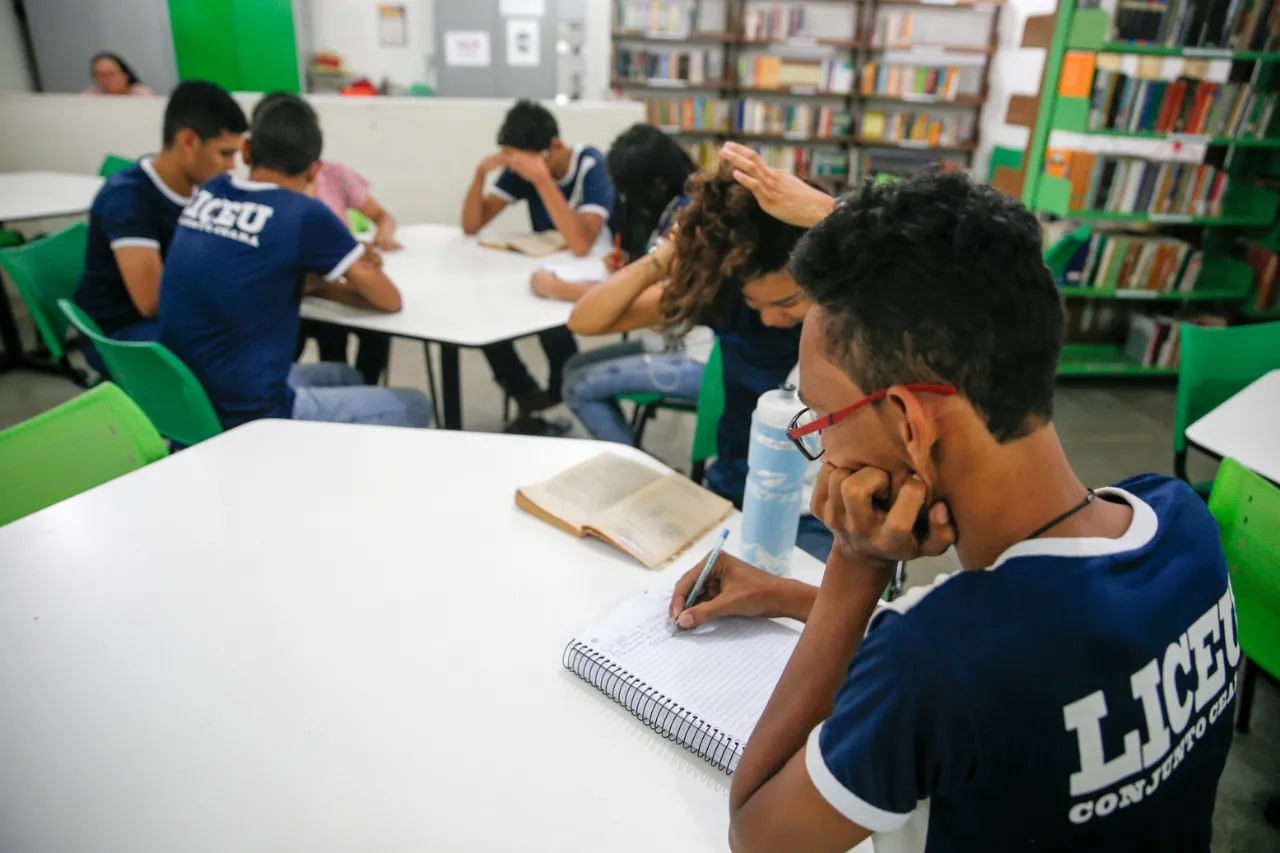 Escolas públicas e privadas devem disponibilizar bibliotecas