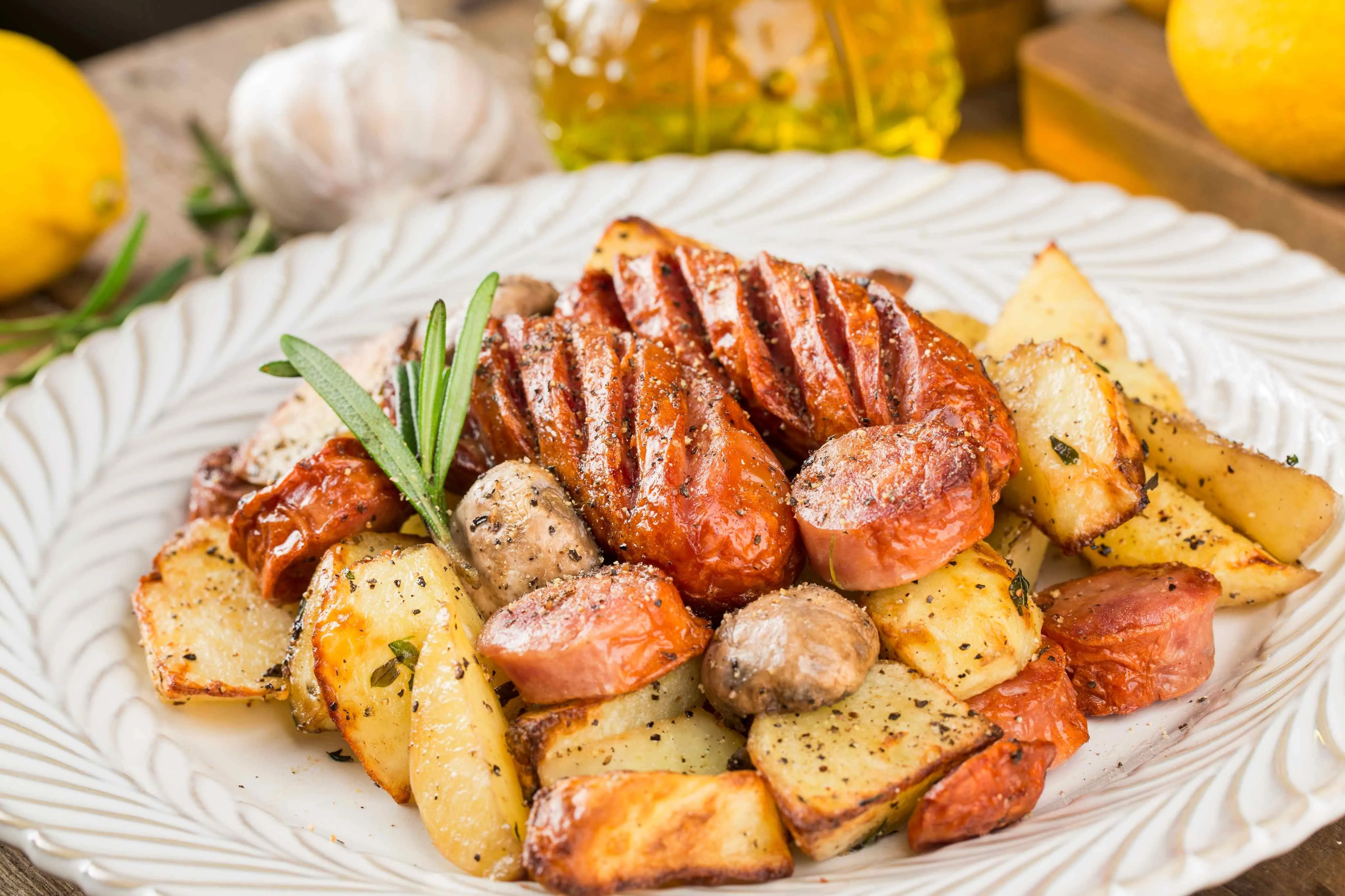 Linguiça com batata é uma deliciosa opção para qualquer refeição
