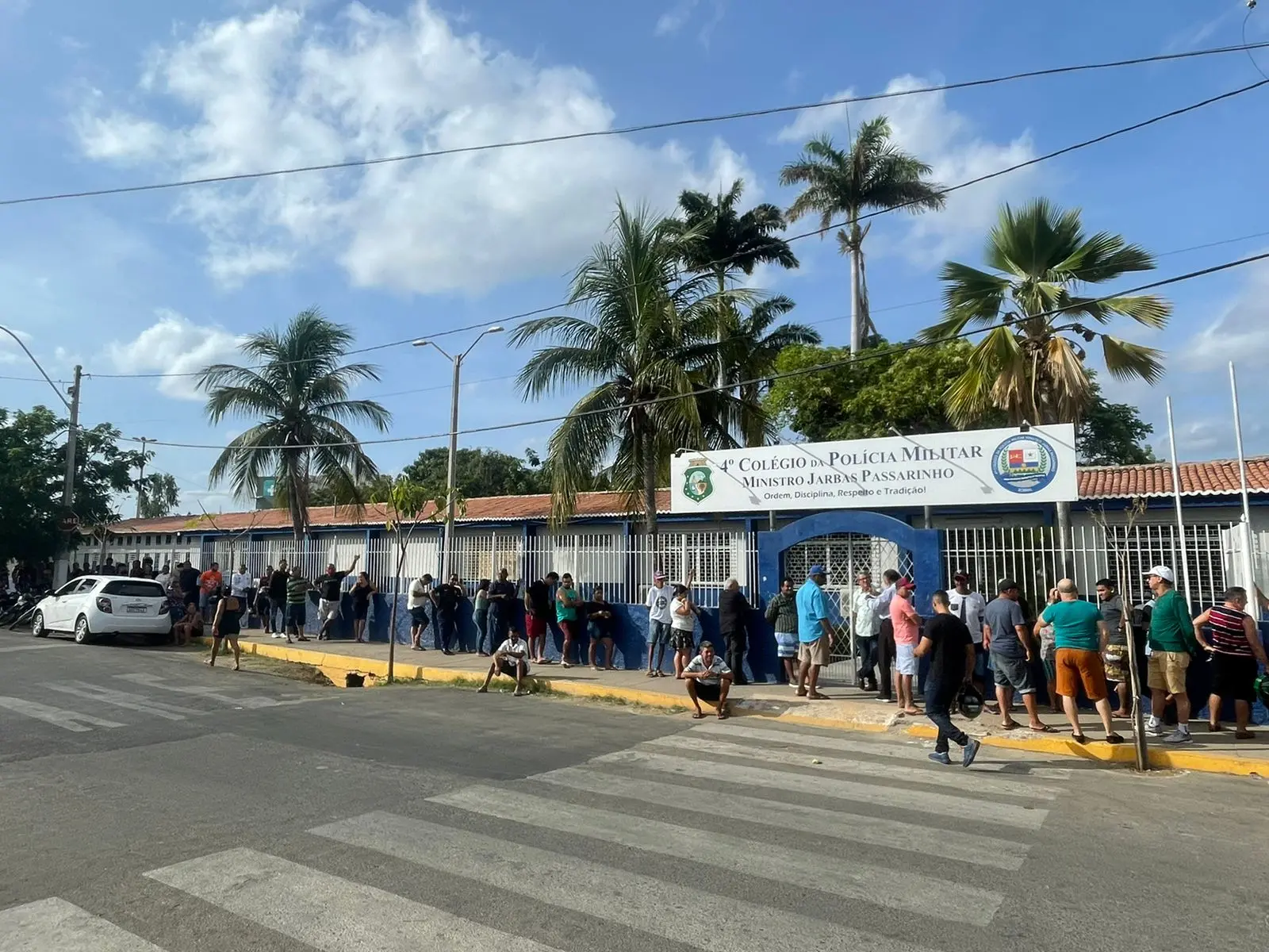 fila em escola de sobral antes da votação