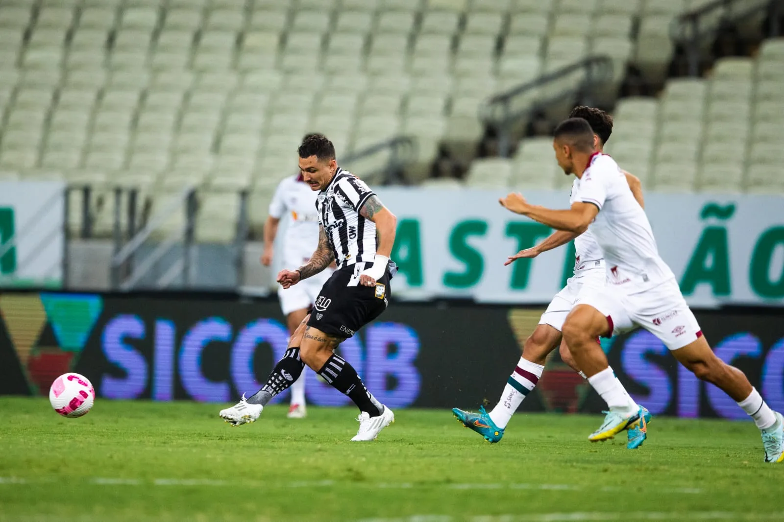 O Ceará enfrentou o Fluminense no Castelão e saiu derrotado