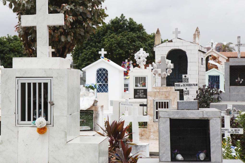 Cemitérios em Fortaleza terão missas para celebrar o feriado de Dia de Finados