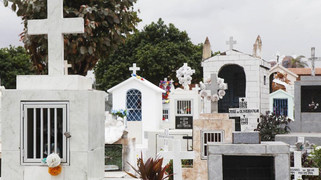 Cemitérios em Fortaleza terão missas para celebrar o feriado de Dia de Finados