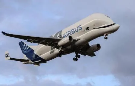 Um dos maiores cargueiros do mundo, o Beluga é capaz de transportar grandes volumes, como partes de outras aeronaves