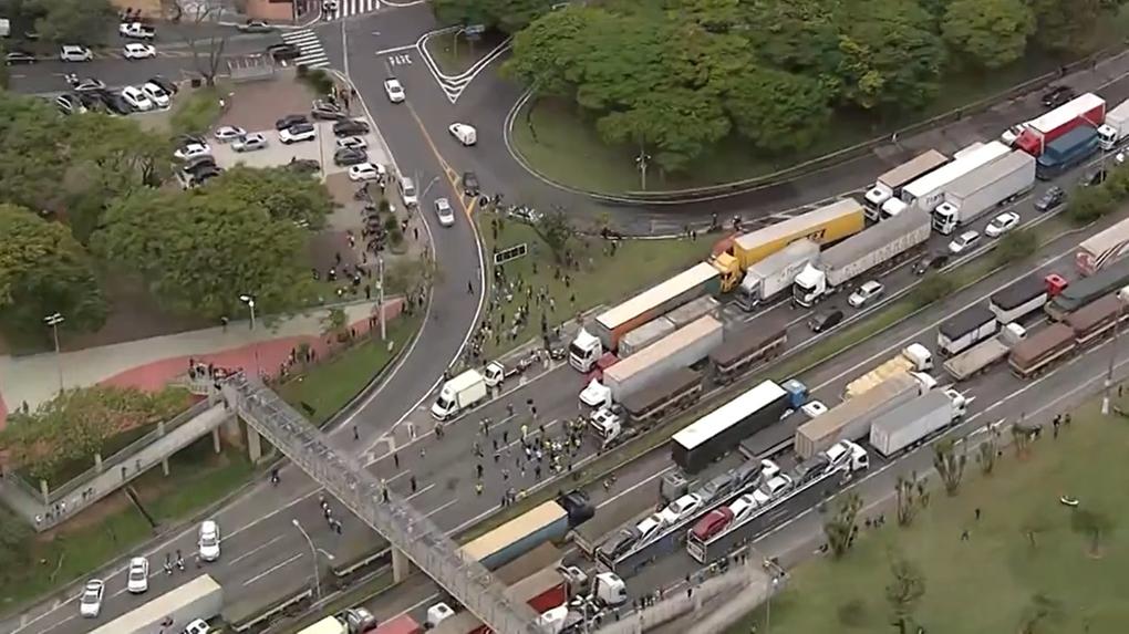 São Paulo teve diferentes BRs bloqueadas