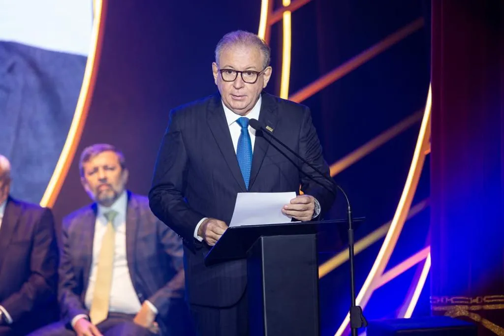 O empresário Ricardo Cavalcante, representante dos agraciados no discurso