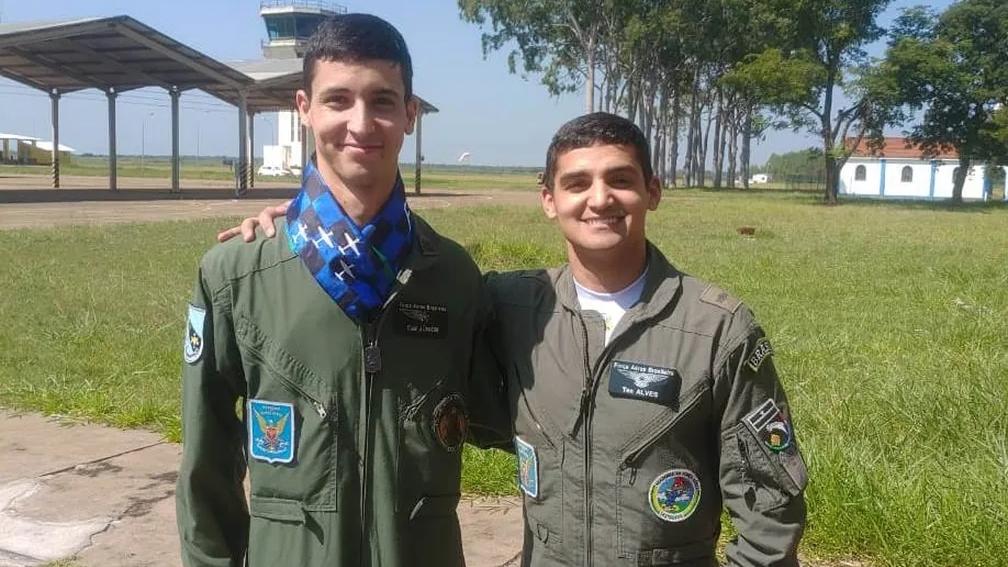 O cadete Sérgio Branquinho Junior (à esquerda) e o capitão Rodrigo Alves da Silva