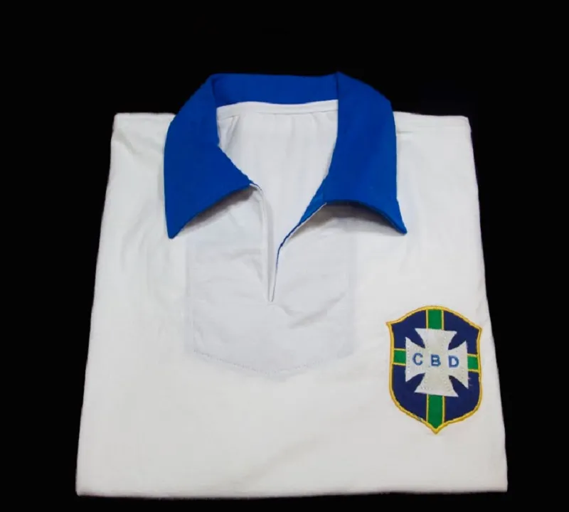 Réplica da camisa usada pelo Brasil em 1950. Da coleção do Museu do Futebol.