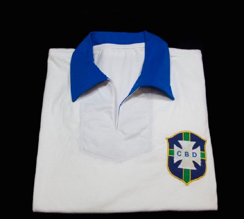 Seleção brasileira lança novo escudo e camisa branca especial que teve fama  de azarada