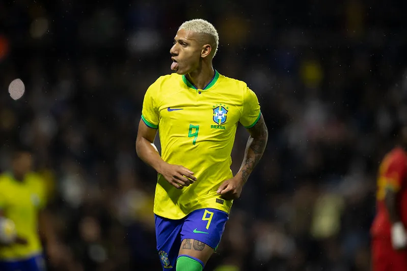 O atacante Richarlison jogará a Copa do Mundo pelo Brasil com a camisa 9