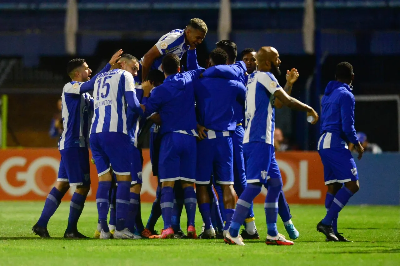 Avaí, mesmo rebaixado, venceu o jogo contra o Ceará